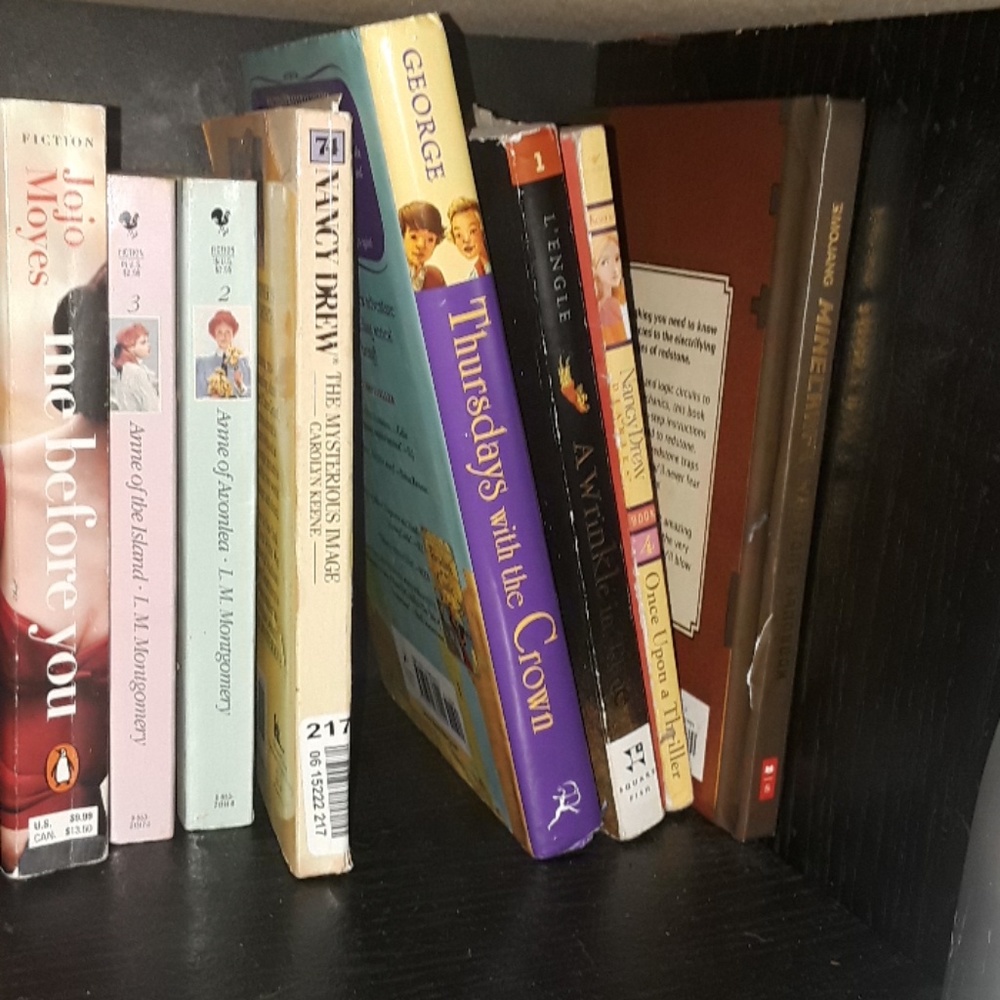 Books - Picture 3 of 3